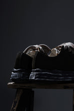 画像をギャラリービューアに読み込む, ISAMU KATAYAMA BACKLASH xx Maison MIHARA YASUHIRO “HANK” OG SOLE STEER SUEDE GARMENT-DYED LOW-TOP SNEAKER (BLACK)