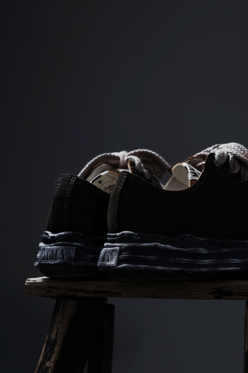 画像をギャラリービューアに読み込む, ISAMU KATAYAMA BACKLASH xx Maison MIHARA YASUHIRO “HANK” OG SOLE STEER SUEDE GARMENT-DYED LOW-TOP SNEAKER (BLACK)