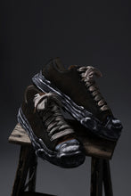 画像をギャラリービューアに読み込む, ISAMU KATAYAMA BACKLASH xx Maison MIHARA YASUHIRO “HANK” OG SOLE STEER SUEDE GARMENT-DYED LOW-TOP SNEAKER (BLACK)