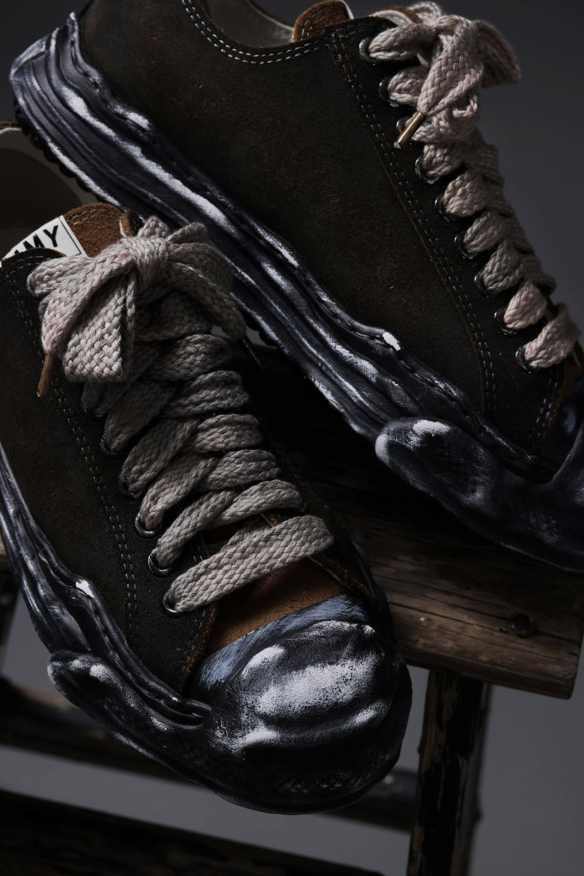 画像をギャラリービューアに読み込む, ISAMU KATAYAMA BACKLASH xx Maison MIHARA YASUHIRO “HANK” OG SOLE STEER SUEDE GARMENT-DYED LOW-TOP SNEAKER (BLACK)