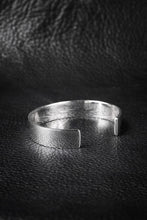 Load image into Gallery viewer, MASTERMIND WORLD BANGLE (GOLD x SILVER)