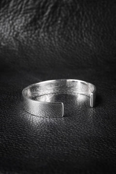 Load image into Gallery viewer, MASTERMIND WORLD BANGLE (GOLD x SILVER)