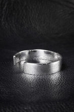 Load image into Gallery viewer, MASTERMIND WORLD BANGLE (GOLD x SILVER)