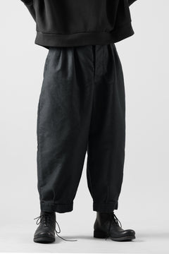Load image into Gallery viewer, KLASICA GOSSE TWO TUCKED TROUSERS / SURPHER DYED MOLE SKIN (DEEP SEA)