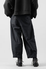 画像をギャラリービューアに読み込む, KLASICA GOSSE TWO TUCKED TROUSERS / SURPHER DYED MOLE SKIN (DEEP SEA)