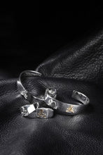 Load image into Gallery viewer, MASTERMIND WORLD BANGLE (GOLD x SILVER)