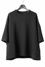 画像をギャラリービューアに読み込む, N/07 OVERSIZE TOP / RIBBED CARDBOARD KNIT JERSEY (BLACK)