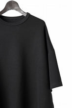 画像をギャラリービューアに読み込む, N/07 OVERSIZE TOP / RIBBED CARDBOARD KNIT JERSEY (BLACK)