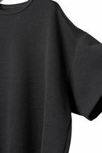 画像をギャラリービューアに読み込む, N/07 OVERSIZE TOP / RIBBED CARDBOARD KNIT JERSEY (BLACK)