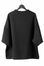 画像をギャラリービューアに読み込む, N/07 OVERSIZE TOP / RIBBED CARDBOARD KNIT JERSEY (BLACK)