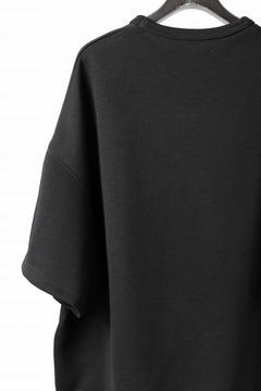 画像をギャラリービューアに読み込む, N/07 OVERSIZE TOP / RIBBED CARDBOARD KNIT JERSEY (BLACK)