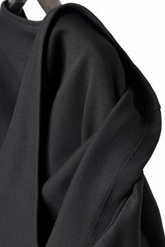 画像をギャラリービューアに読み込む, N/07 OVERSIZE TOP / RIBBED CARDBOARD KNIT JERSEY (BLACK)