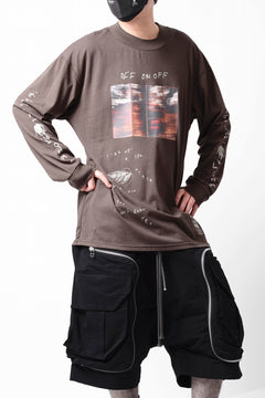 画像をギャラリービューアに読み込む, A.F ARTEFACT THICK-COLLAR BASIC L/S T-SHIRT / TYPE A PRINT (BROWN)