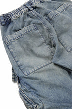 画像をギャラリービューアに読み込む, A.F ARTEFACT CARGO TUCK BAGGY PANTS / FADED DENIM (BLUE)