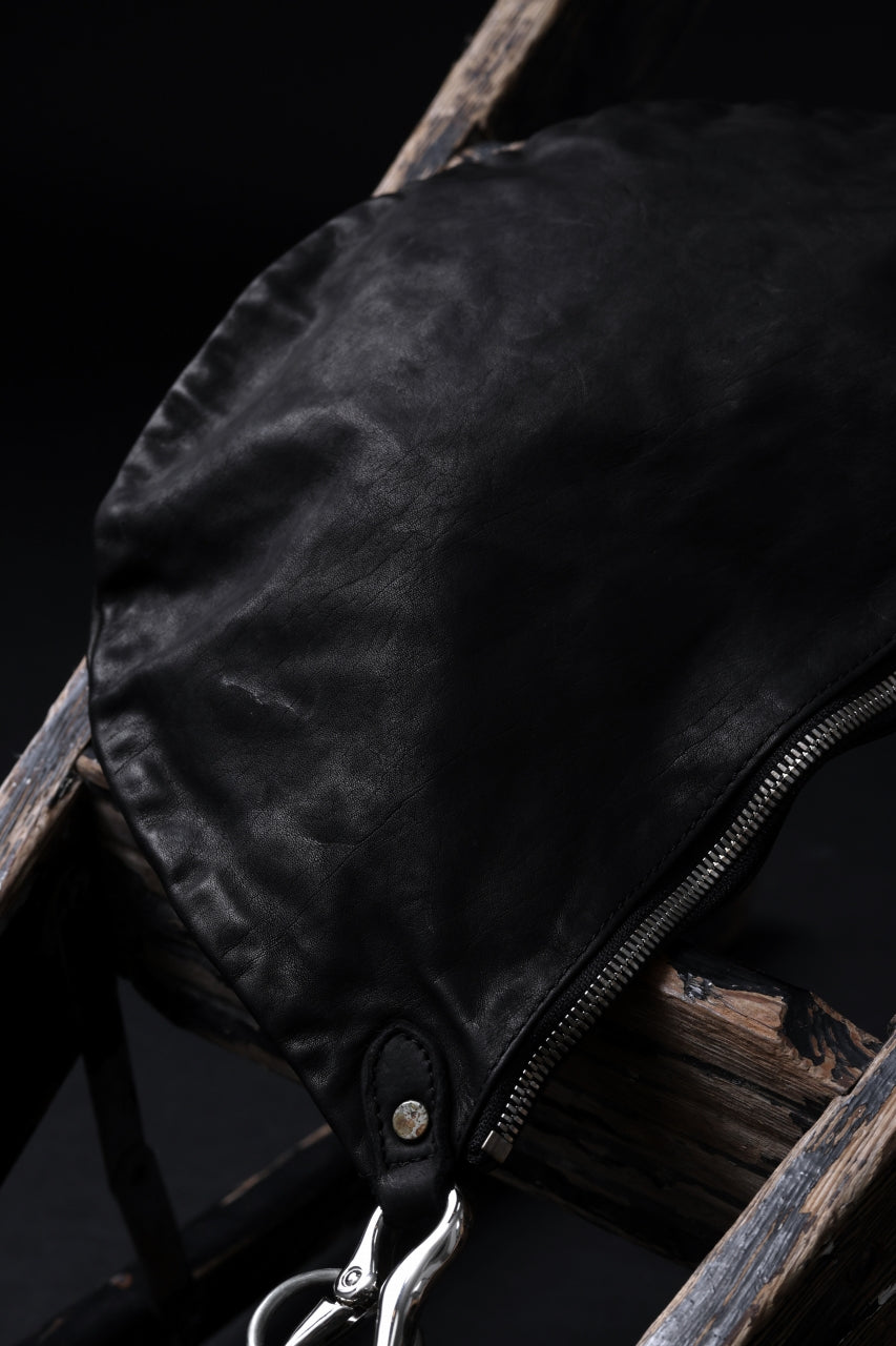 Load image into Gallery viewer, ISAMU KATAYAMA BACKLASH 2WAY BAM FLAP BAG / ITALY SHOULDER OBJECT DYED (BLACK)
