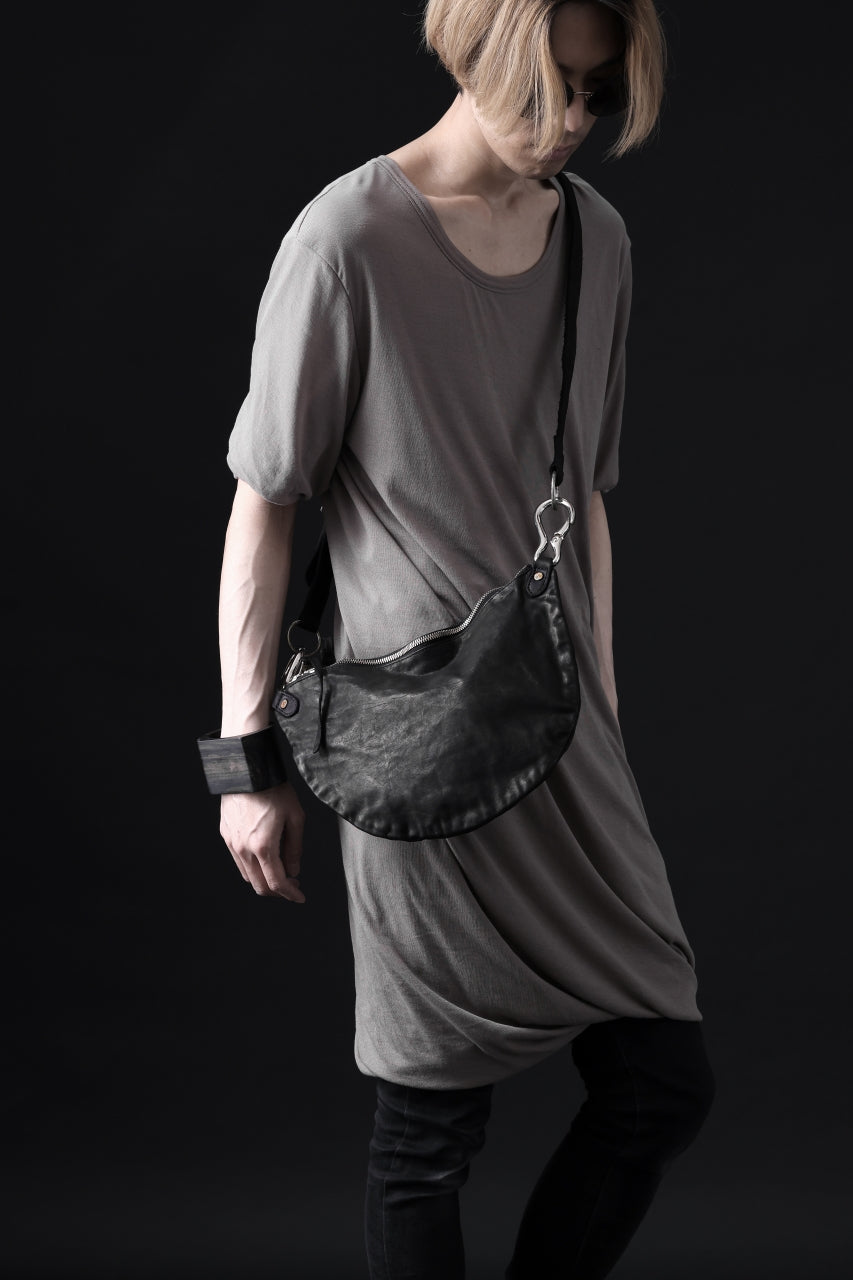 Load image into Gallery viewer, ISAMU KATAYAMA BACKLASH 2WAY BAM FLAP BAG / ITALY SHOULDER OBJECT DYED (BLACK)