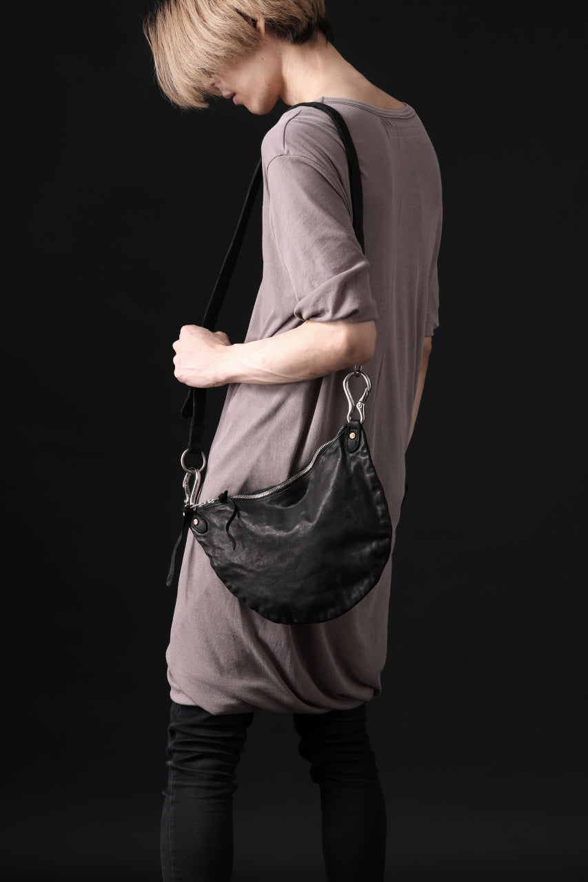 Load image into Gallery viewer, ISAMU KATAYAMA BACKLASH 2WAY BAM FLAP BAG / ITALY SHOULDER OBJECT DYED (BLACK)