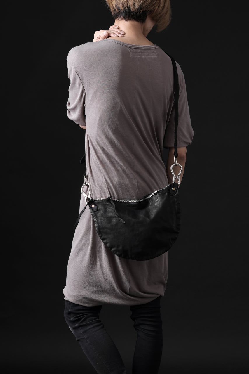Load image into Gallery viewer, ISAMU KATAYAMA BACKLASH 2WAY BAM FLAP BAG / ITALY SHOULDER OBJECT DYED (BLACK)
