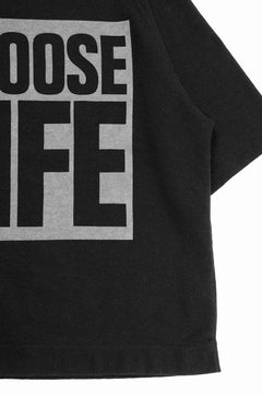 画像をギャラリービューアに読み込む, KATHARINE HAMNETT HALF SLEEVED SWEAT SHIRT / CHOOSE LIFE (BLACK)