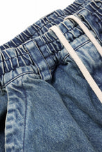 画像をギャラリービューアに読み込む, A.F ARTEFACT TUCK SLIM BAGGY PANTS / FADED DENIM (BLUE)
