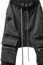 画像をギャラリービューアに読み込む, A.F ARTEFACT FLAP ZIP SARROUEL SKINNY PANTS (DARK GREY)