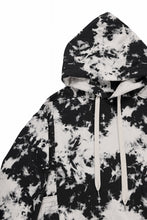 Load image into Gallery viewer, A.F ARTEFACT CARGO HOODED TOPS / MOTTLED DYING (BLACK x IVORY)
