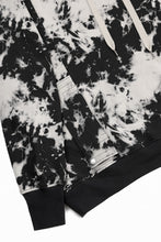 Load image into Gallery viewer, A.F ARTEFACT CARGO HOODED TOPS / MOTTLED DYING (BLACK x IVORY)