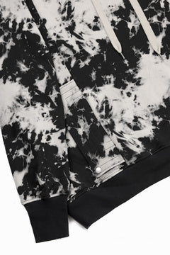 Load image into Gallery viewer, A.F ARTEFACT CARGO HOODED TOPS / MOTTLED DYING (BLACK x IVORY)