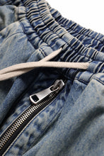 画像をギャラリービューアに読み込む, A.F ARTEFACT LOWCROTCH MILITARY WIDE SHORTS / FADED DENIM (BLUE)