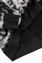 Load image into Gallery viewer, A.F ARTEFACT CARGO HOODED TOPS / MOTTLED DYING (BLACK x IVORY)