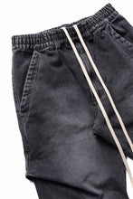 画像をギャラリービューアに読み込む, A.F ARTEFACT TUCK SLIM BAGGY PANTS / FADED DENIM (BLACK)