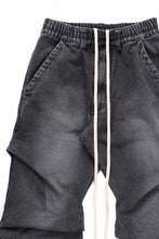 画像をギャラリービューアに読み込む, A.F ARTEFACT TUCK SLIM BAGGY PANTS / FADED DENIM (BLACK)