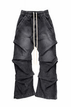 画像をギャラリービューアに読み込む, A.F ARTEFACT TUCK SLIM BAGGY PANTS / FADED DENIM (BLACK)