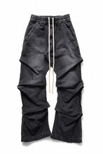 画像をギャラリービューアに読み込む, A.F ARTEFACT TUCK SLIM BAGGY PANTS / FADED DENIM (BLACK)