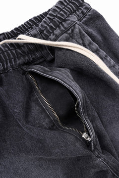 画像をギャラリービューアに読み込む, A.F ARTEFACT TUCK SLIM BAGGY PANTS / FADED DENIM (BLACK)