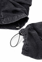 画像をギャラリービューアに読み込む, A.F ARTEFACT TUCK SLIM BAGGY PANTS / FADED DENIM (BLACK)