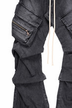 画像をギャラリービューアに読み込む, A.F ARTEFACT CARGO TUCK BAGGY PANTS / FADED DENIM (BLACK)
