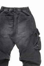 画像をギャラリービューアに読み込む, A.F ARTEFACT CARGO TUCK BAGGY PANTS / FADED DENIM (BLACK)