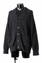Load image into Gallery viewer, MASTERMIND WORLD LOUNGE CARDIGAN / SOFTY BOA FLEECE (BLACK x WHITE)