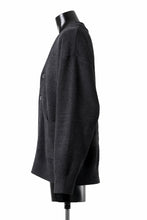 Load image into Gallery viewer, MASTERMIND WORLD LOUNGE CARDIGAN / SOFTY BOA FLEECE (BLACK x CHARCOAL)