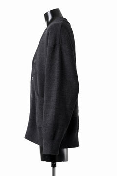 Load image into Gallery viewer, MASTERMIND WORLD LOUNGE CARDIGAN / SOFTY BOA FLEECE (BLACK x CHARCOAL)