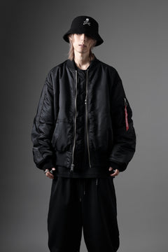 Load image into Gallery viewer, MASTERMIND WORLD x ALPHA INDUSTRIES RIVERSIBLE MA-1 JACKET (BLACK)