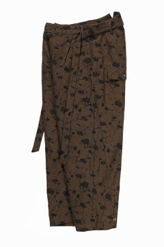 画像をギャラリービューアに読み込む, Aleksandr Manamis exclusive BUTTON LEG LOOSE PANT (BLACK / BROWN)