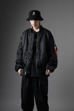 Load image into Gallery viewer, MASTERMIND WORLD x ALPHA INDUSTRIES RIVERSIBLE MA-1 JACKET (BLACK)