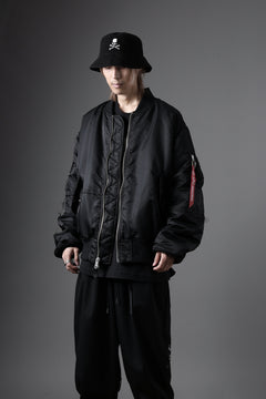 Load image into Gallery viewer, MASTERMIND WORLD x ALPHA INDUSTRIES RIVERSIBLE MA-1 JACKET (BLACK)