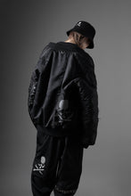 Load image into Gallery viewer, MASTERMIND WORLD x ALPHA INDUSTRIES RIVERSIBLE MA-1 JACKET (BLACK)