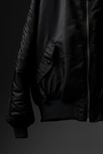 Load image into Gallery viewer, MASTERMIND WORLD x ALPHA INDUSTRIES RIVERSIBLE MA-1 JACKET (BLACK)
