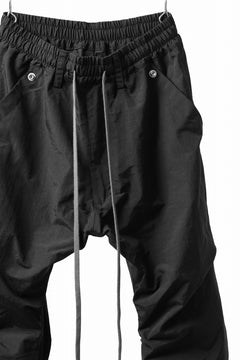 画像をギャラリービューアに読み込む, A.F ARTEFACT TUCK VOLUME BAGGY PANTS / CONY GRUNZE (BLACK)