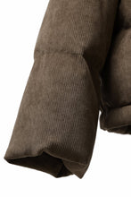 画像をギャラリービューアに読み込む, A.F ARTEFACT HIGH NECK DOWN JACKET / CORDUROY (BROWN)