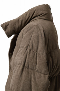 画像をギャラリービューアに読み込む, A.F ARTEFACT HIGH NECK DOWN JACKET / CORDUROY (BROWN)